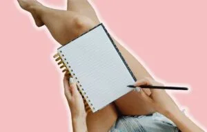 Kobieta pisze w notesie - Jak to zapisać - Quiz